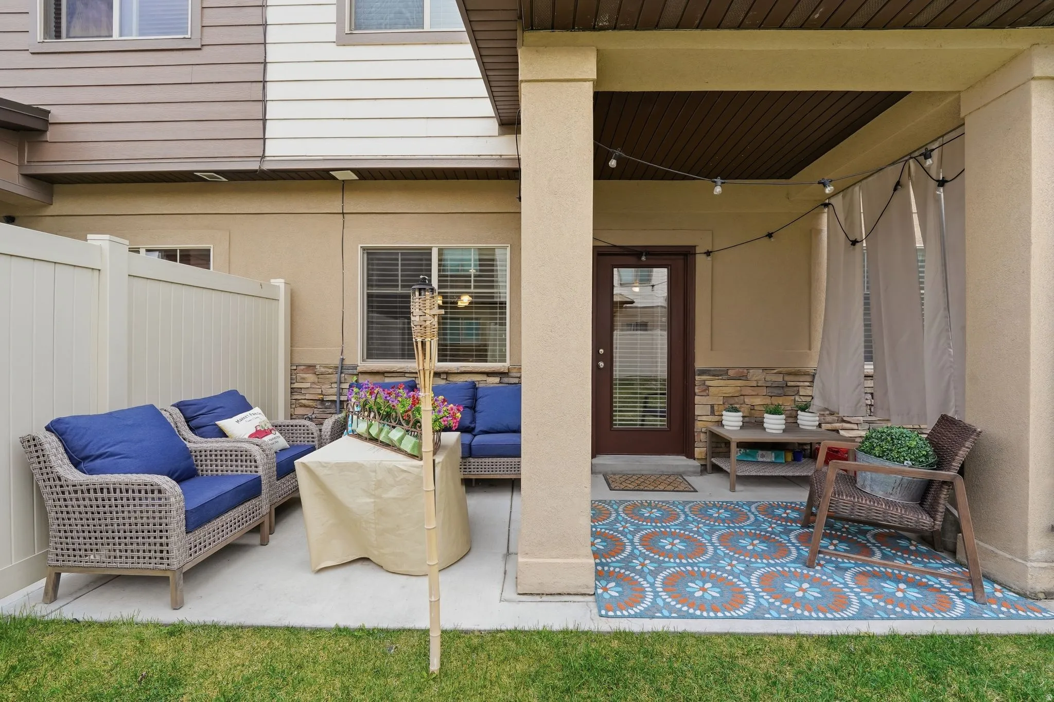 View of patio / terrace featuring an outdoor hangout area