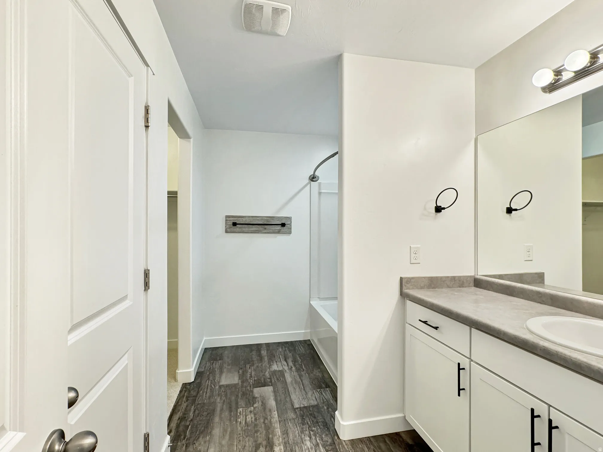 Master Bath with Tub/Shower and Walk-In Closet