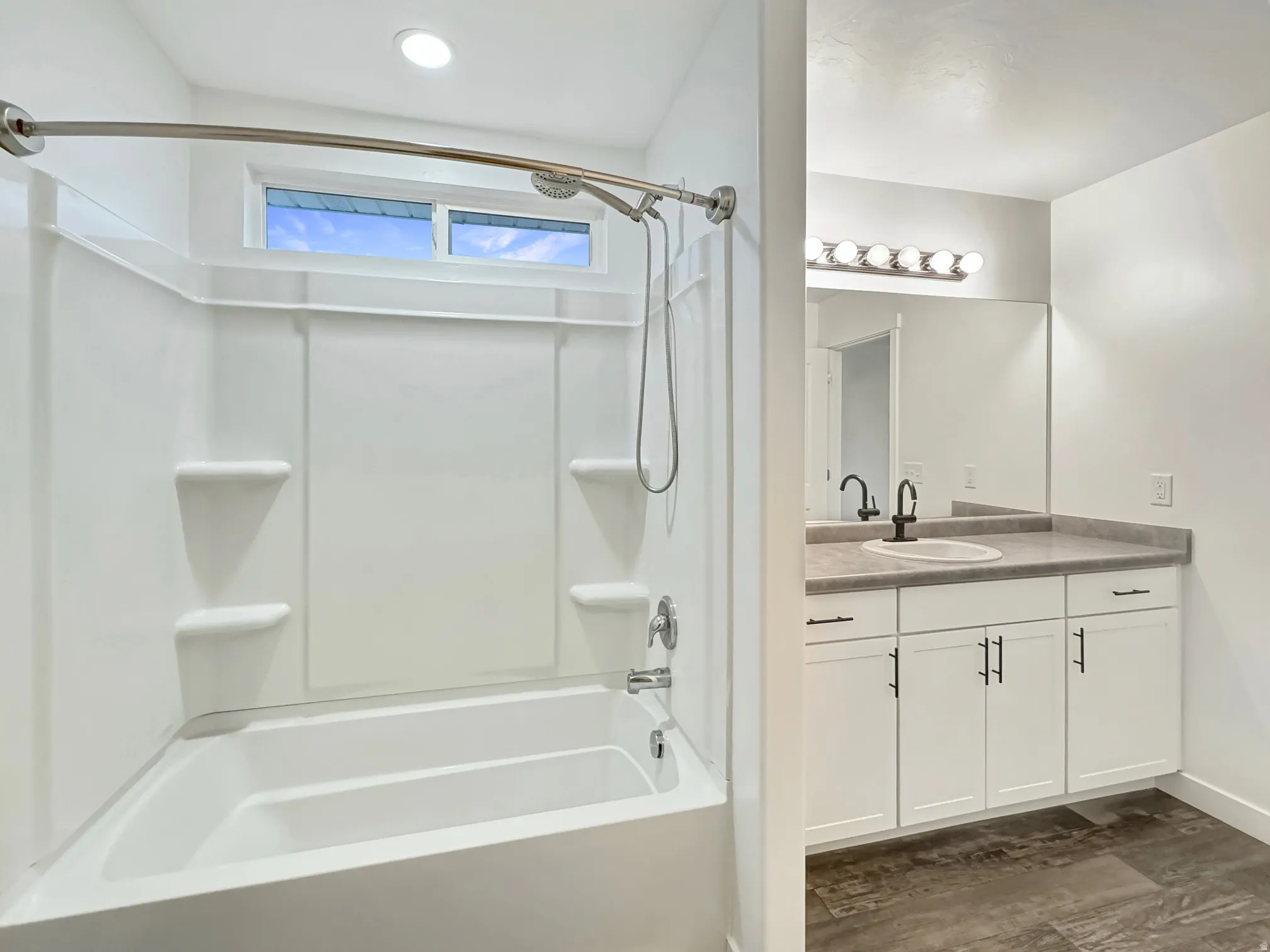 Master Bath with curved shower rod.