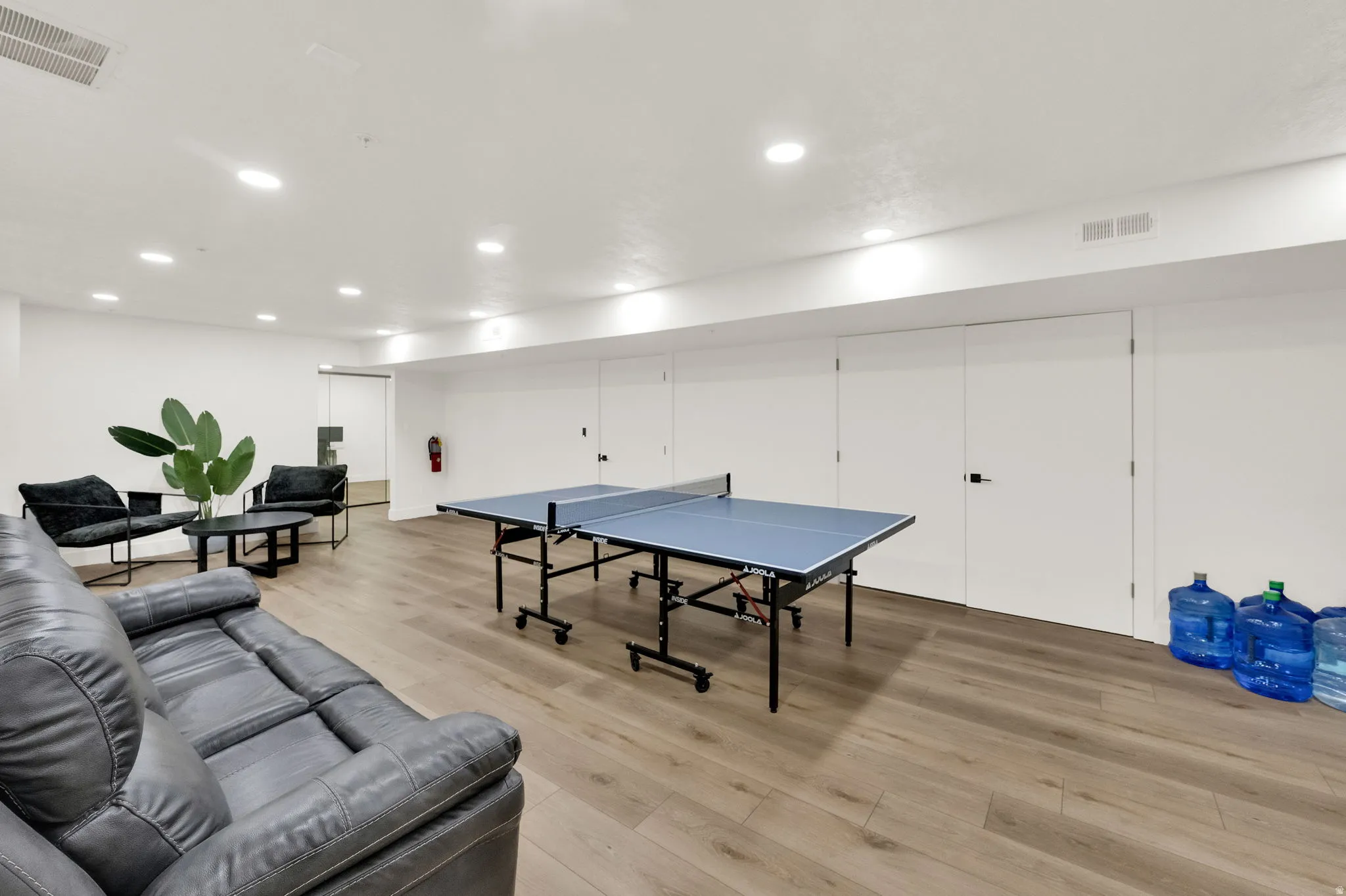 Recreation room featuring recessed lighting