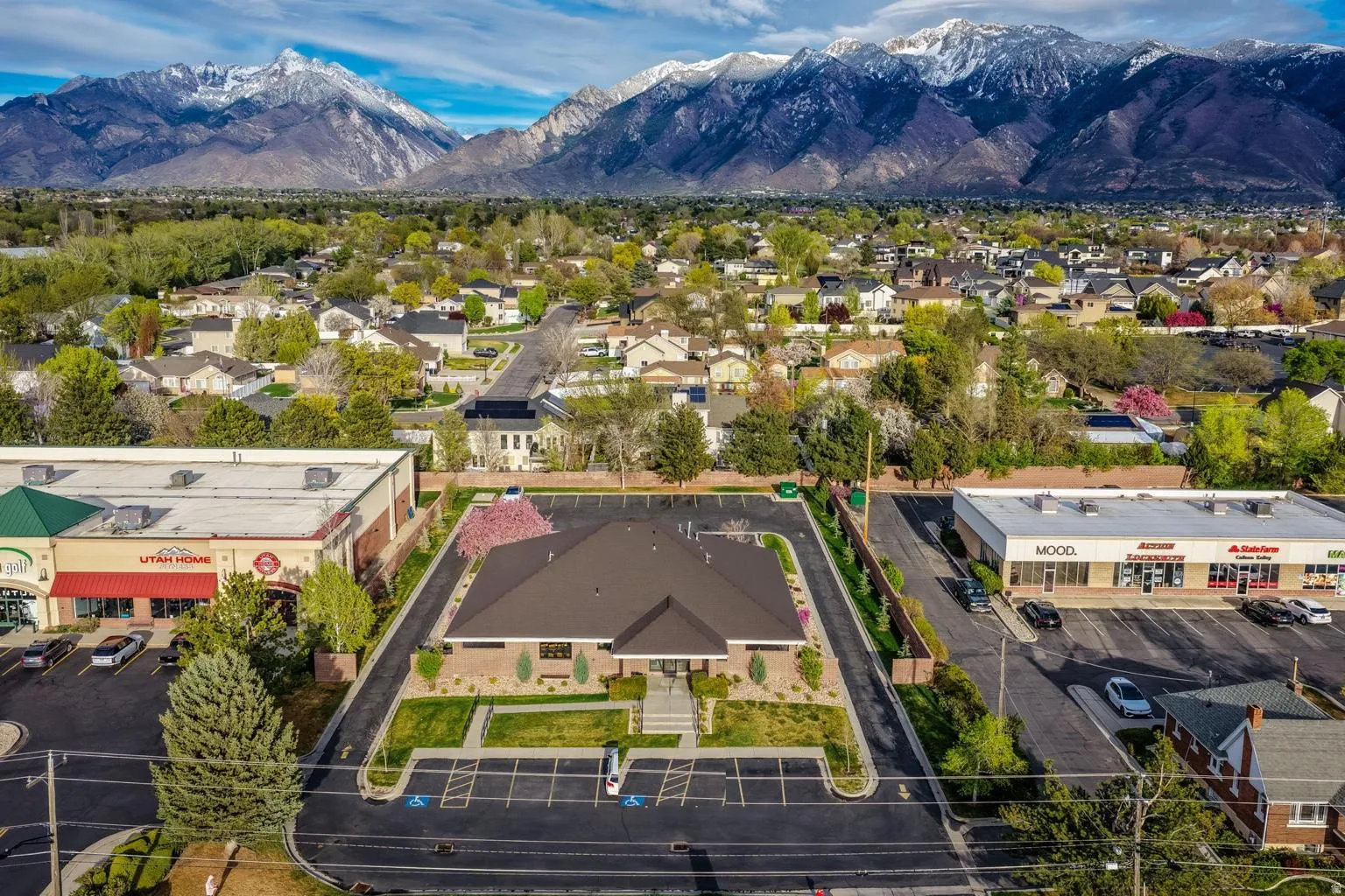 Aerial view of property's location with a mountainous background and property parcel outlined