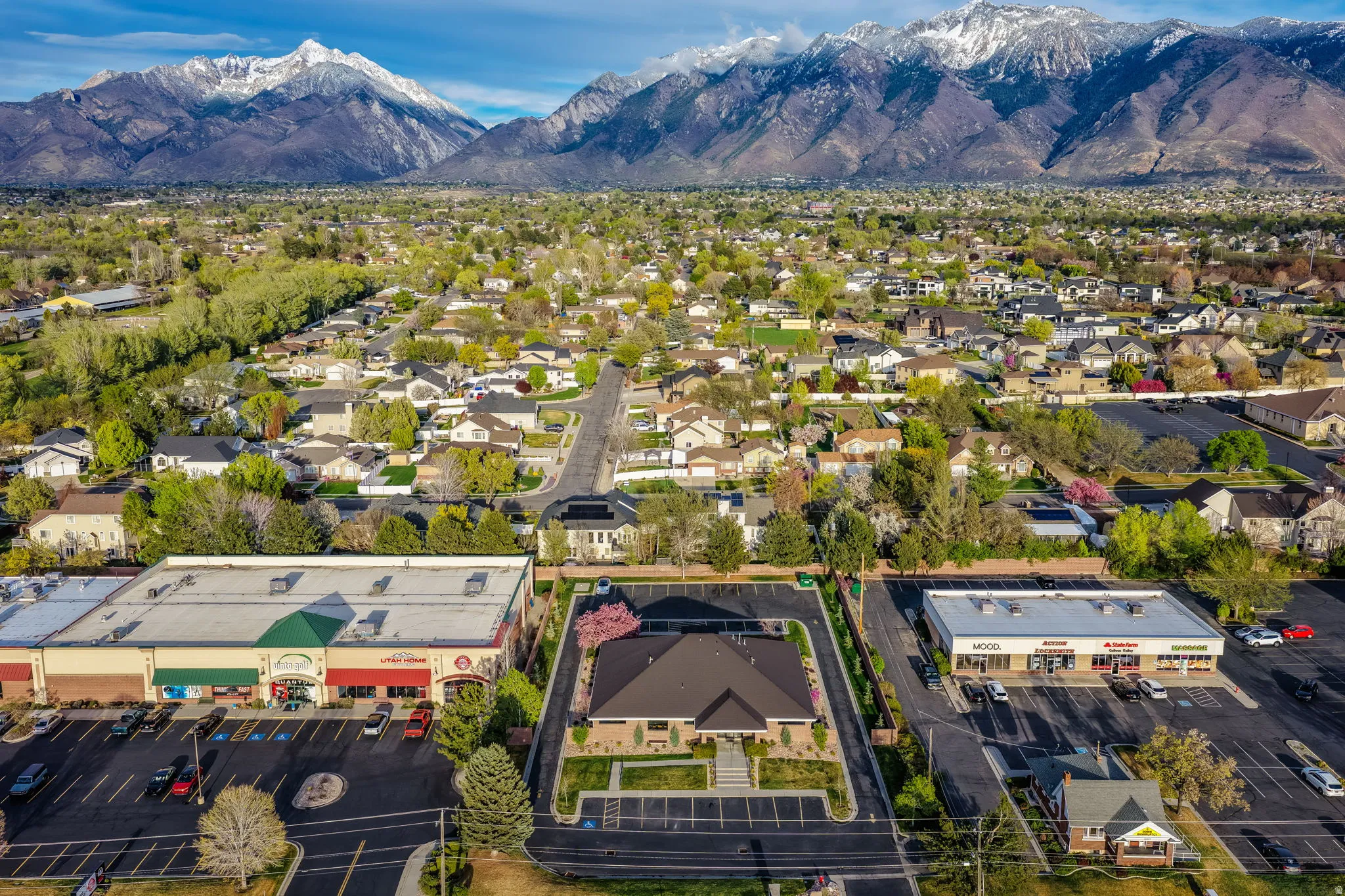 View of property location featuring mountains and property parcel outlined