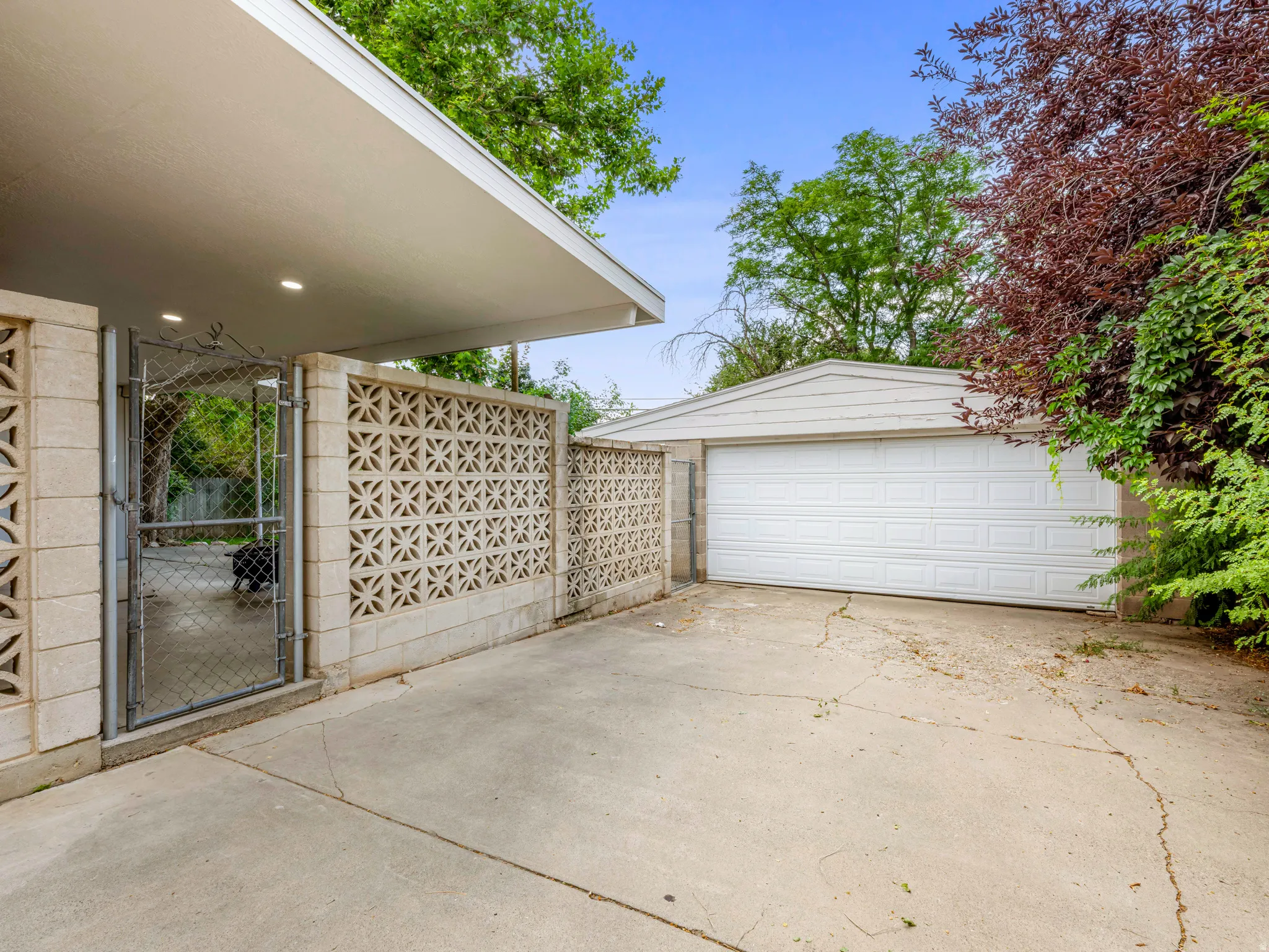 Detached garage with a gate