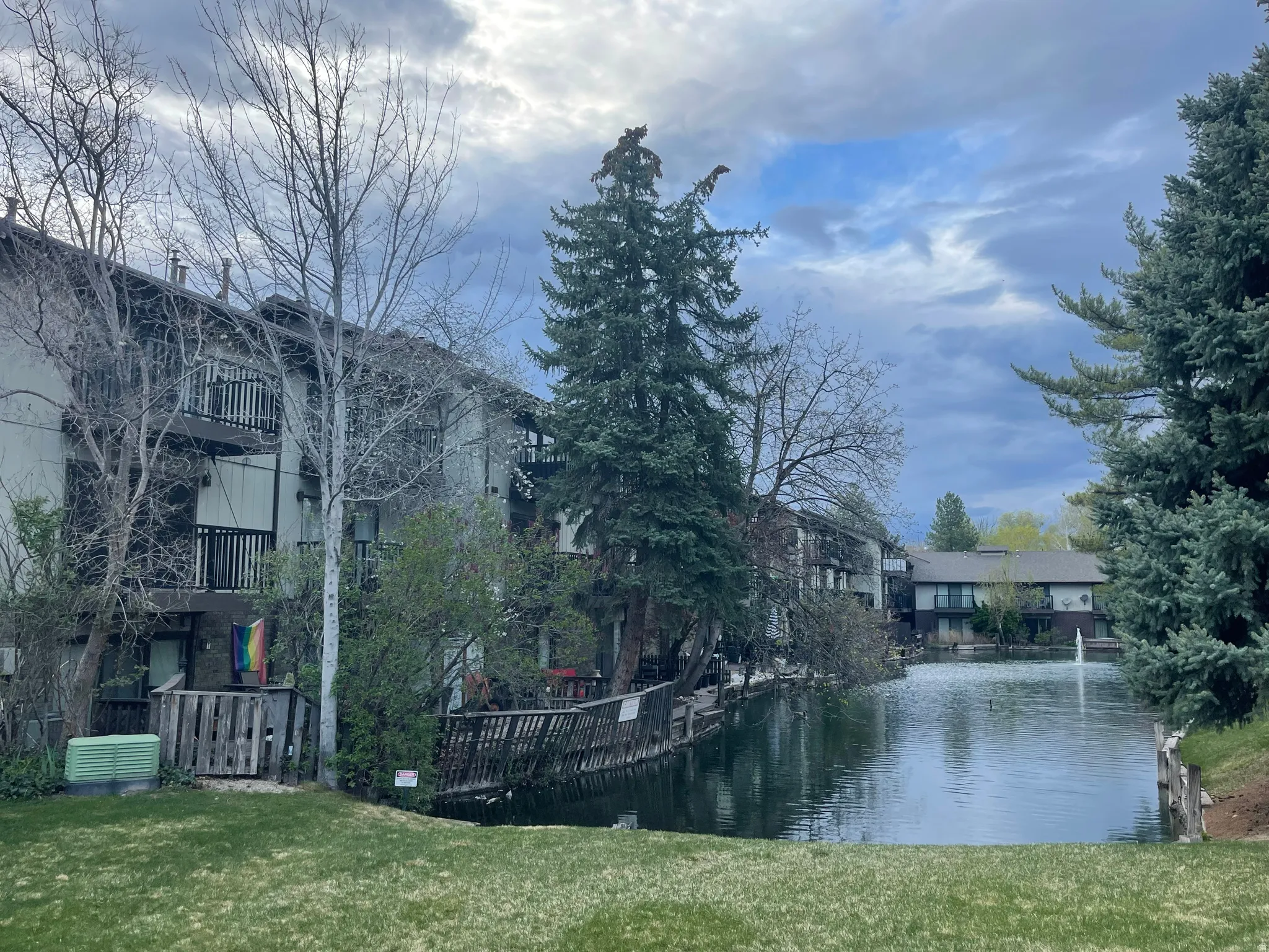 Rear condo view of both the living room and primary bedroom balconies, showing lake and fountain views