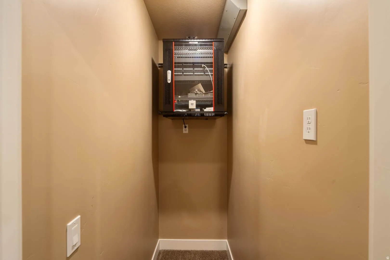 Detailed view of baseboards