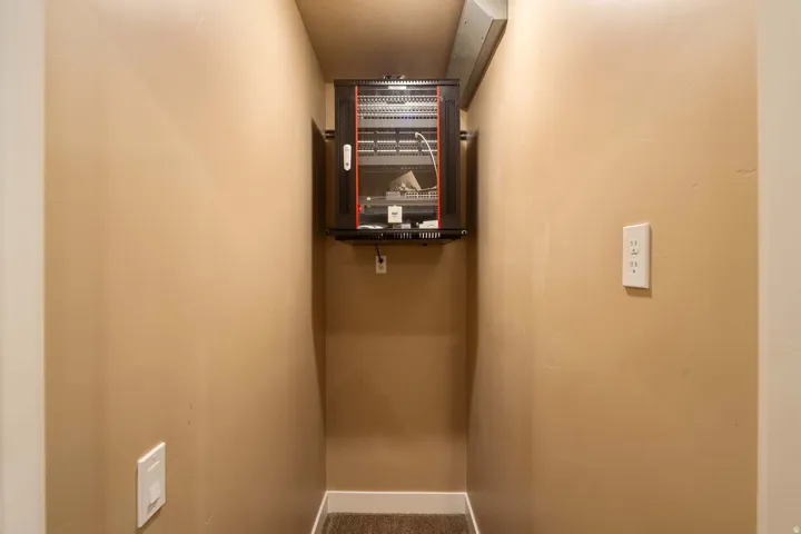 Detailed view of baseboards