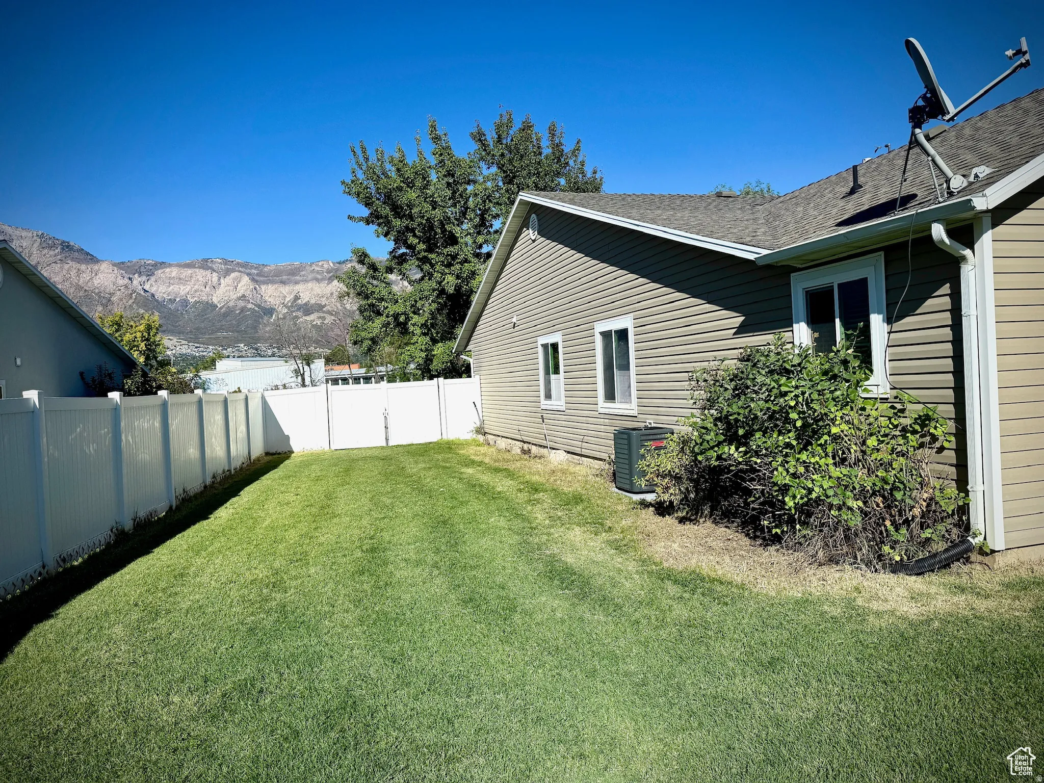 Fenced backyard featuring a mountain view