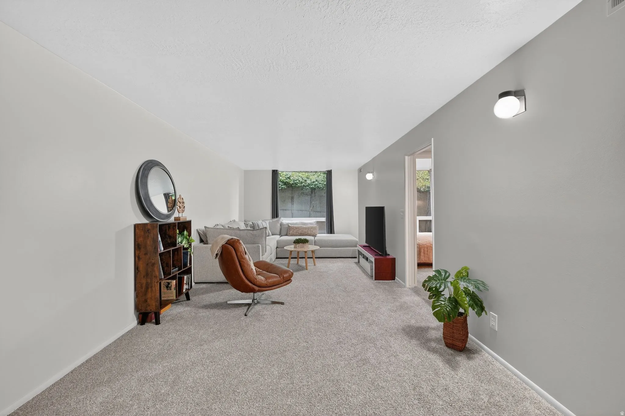 Sitting room with carpet and a textured ceiling