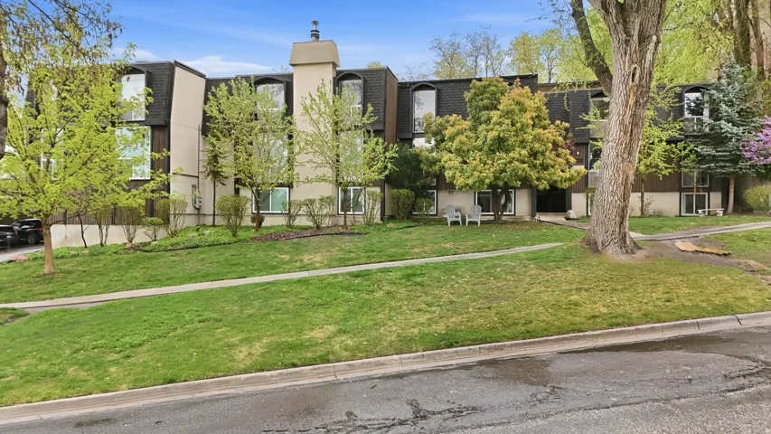 View of home's community