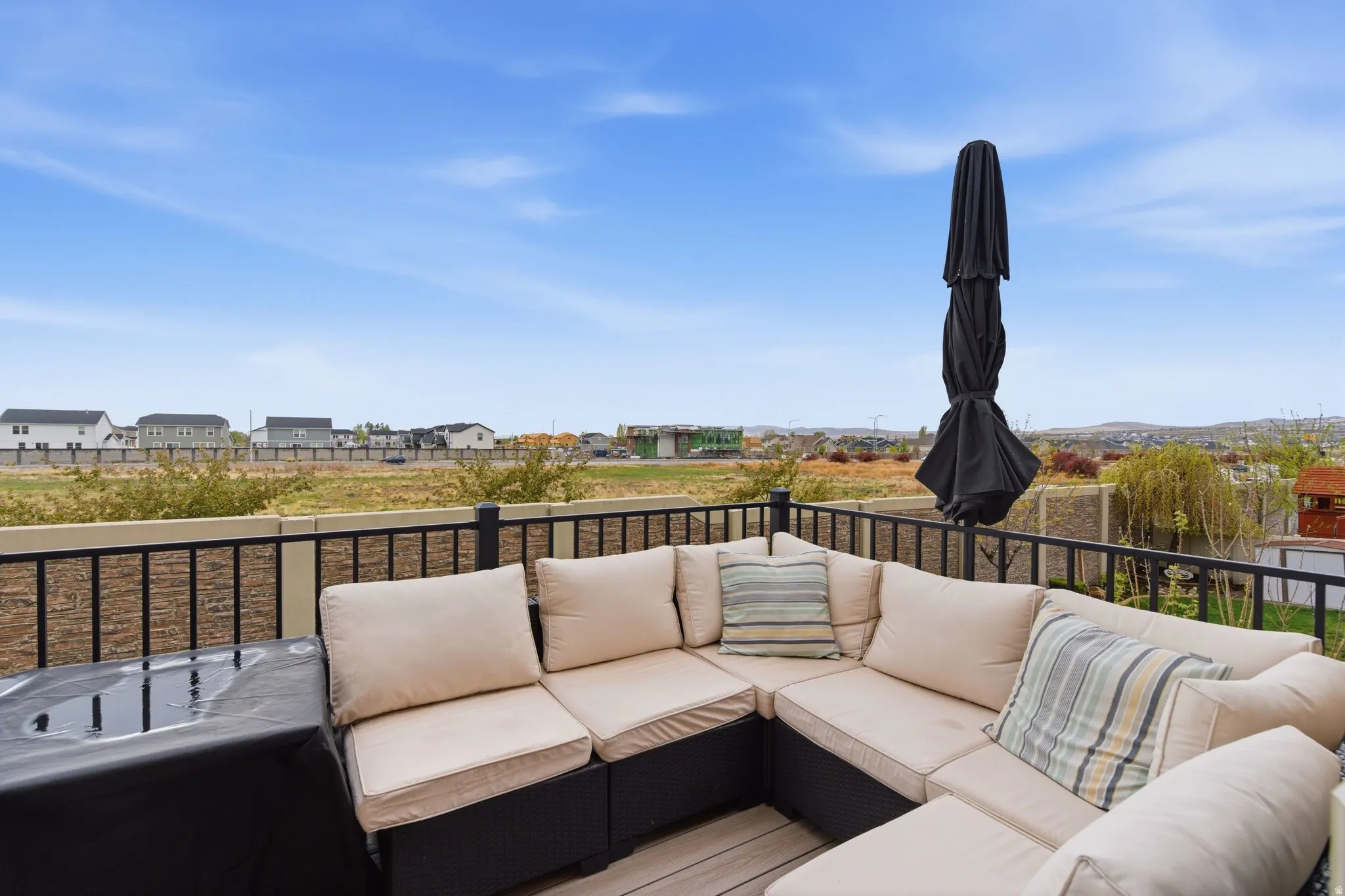 Deck featuring an outdoor hangout area
