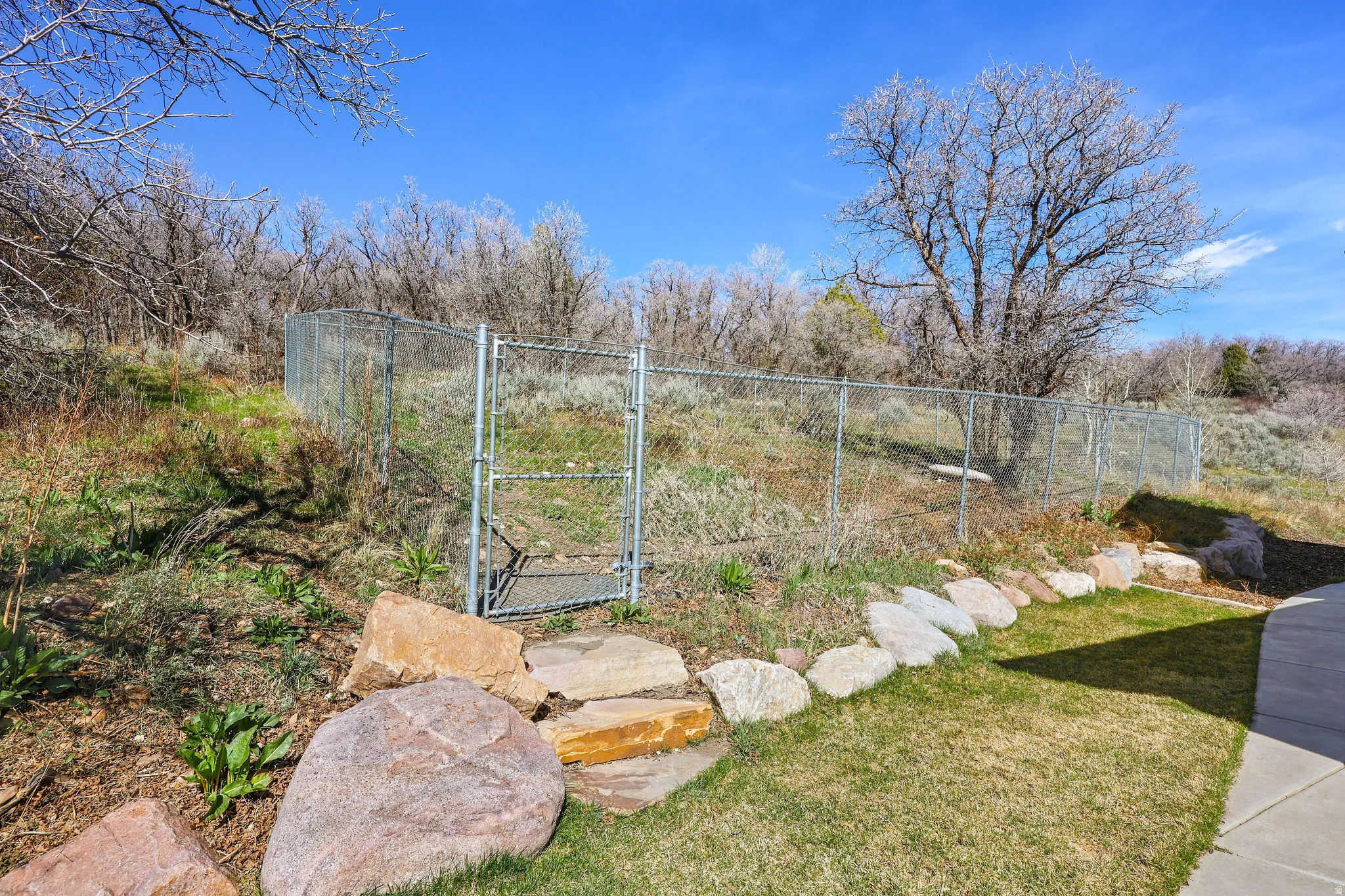 View of yard featuring a gate