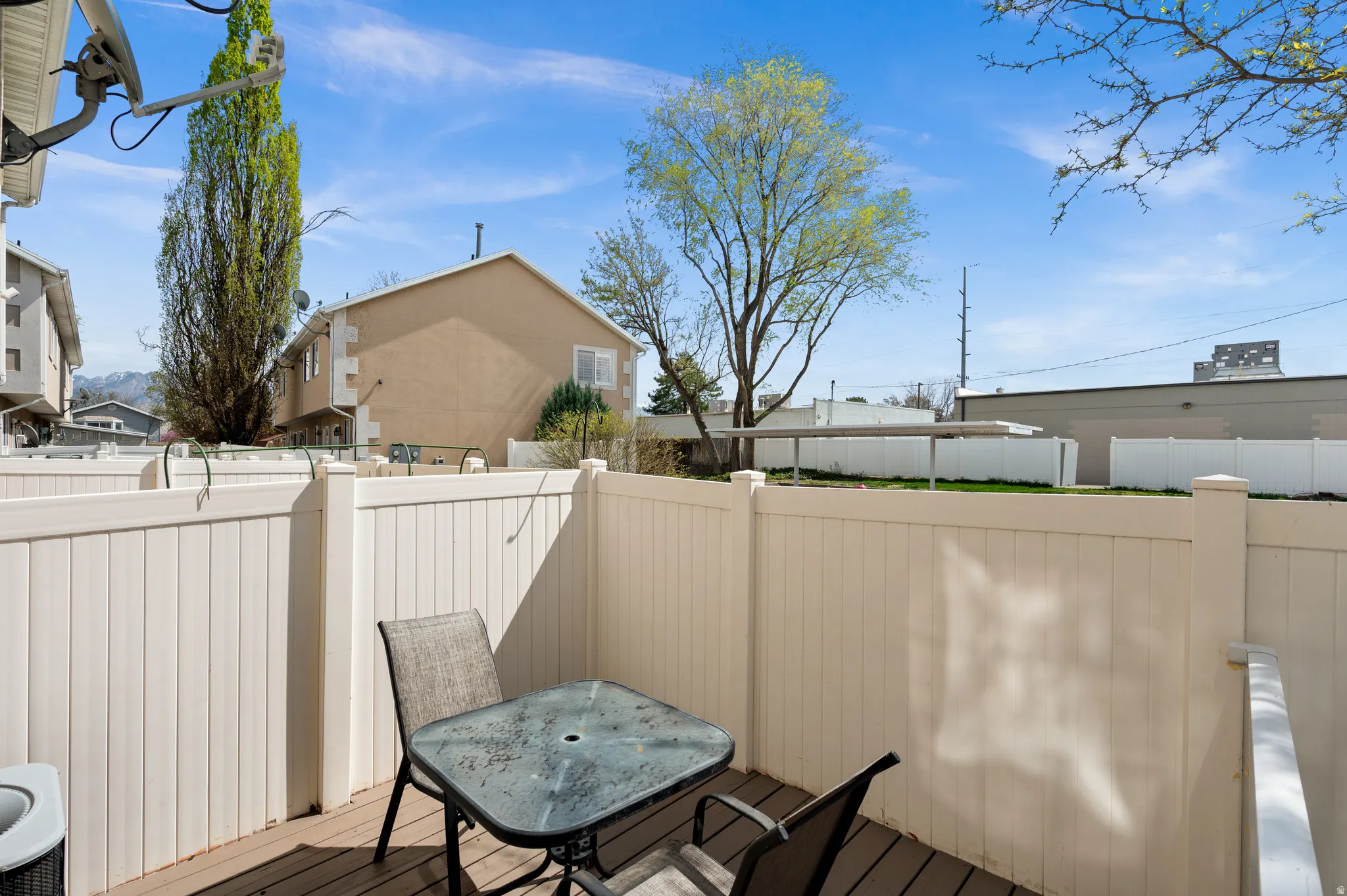Back yard patio featuring outdoor dining space