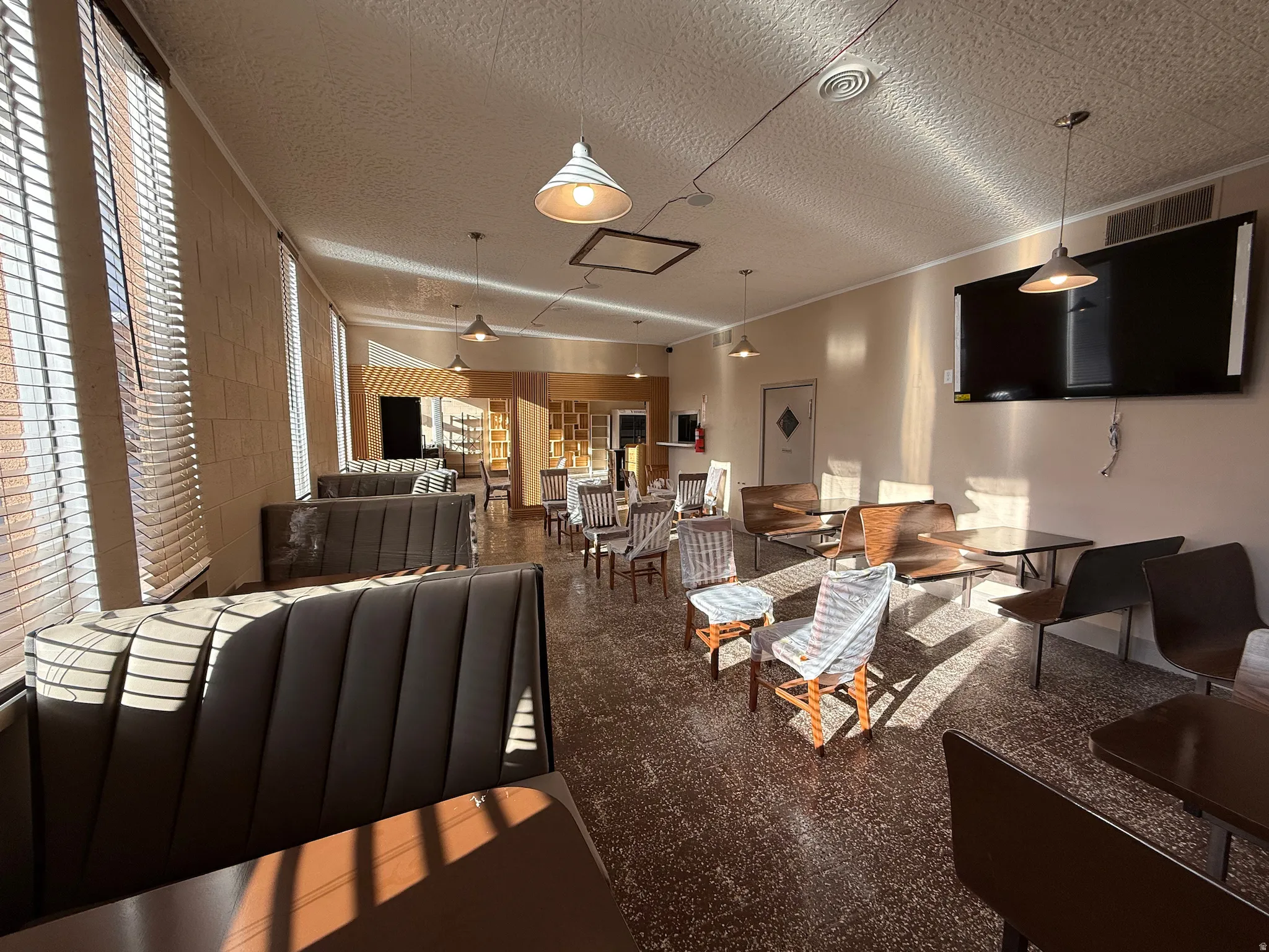 Living room with a textured ceiling