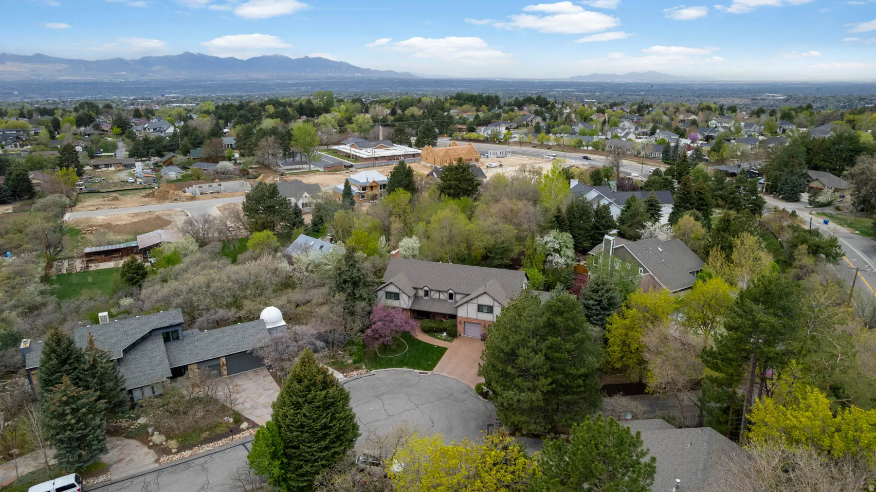 Aerial view of residential area featuring a mountainous background