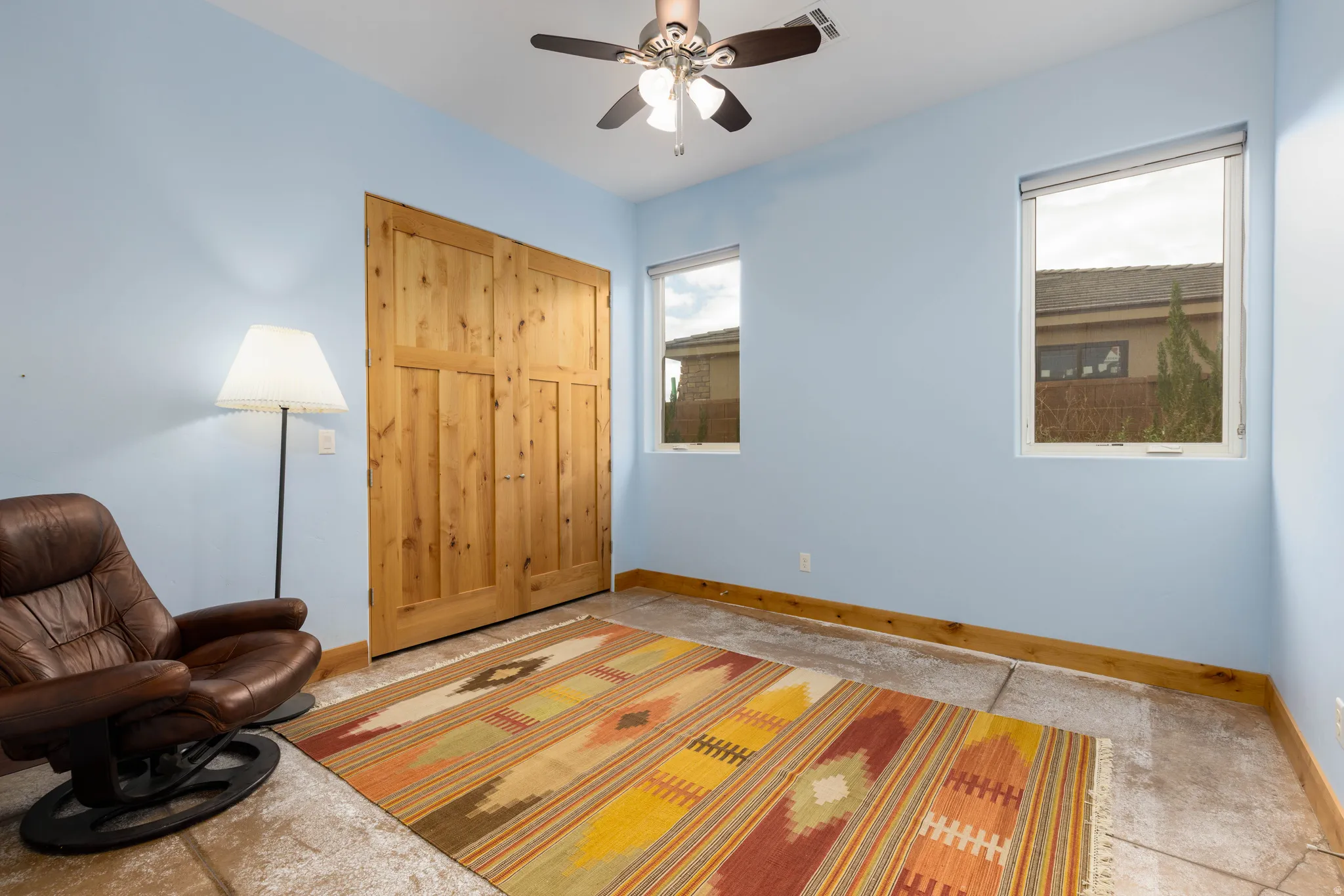 Unfurnished room featuring baseboards and a ceiling fan