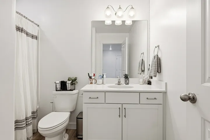 Upstairs Full Bathroom
