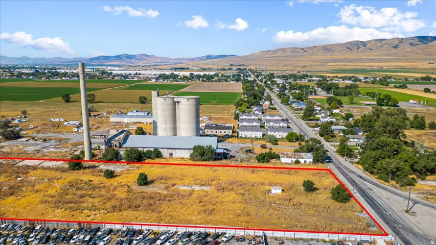 View of property location featuring property parcel outlined and mountains