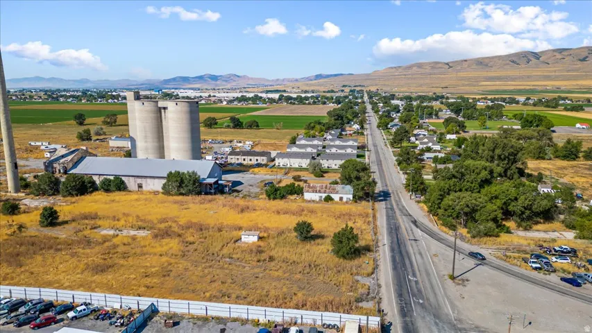 Bird's eye view of a mountainous background