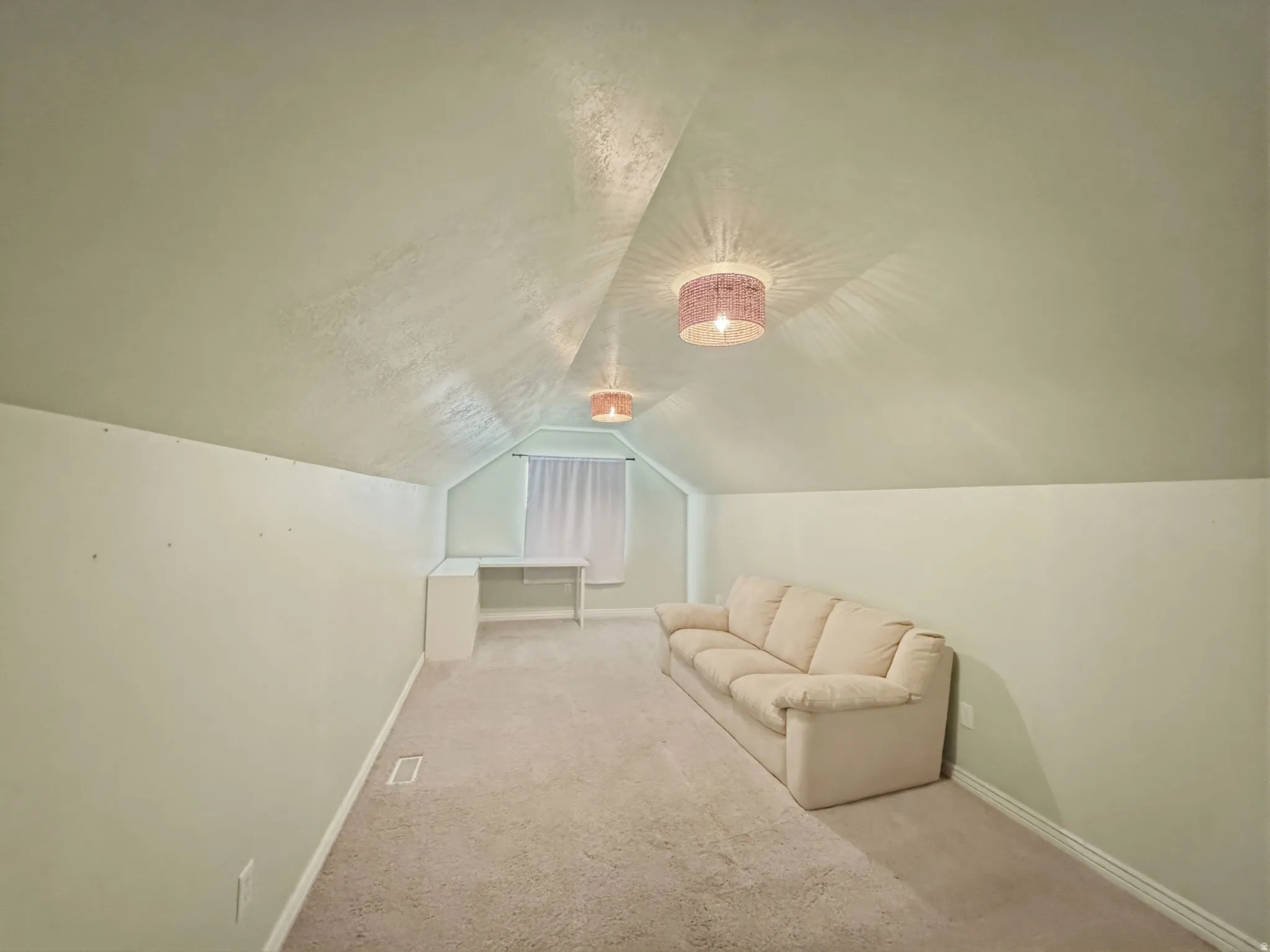 Bedroom Craft or play room above the Garage