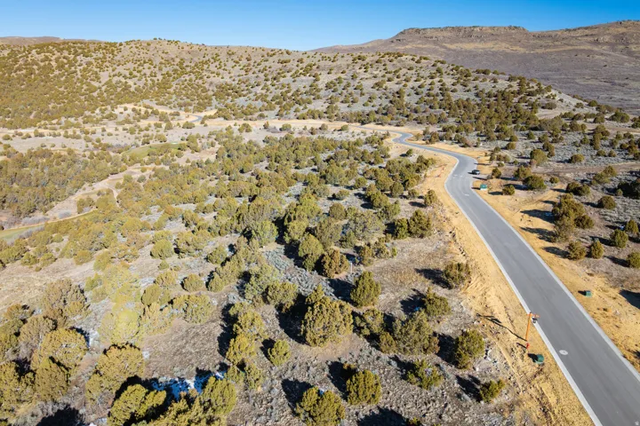 Aerial view of property's location featuring a mountainous background