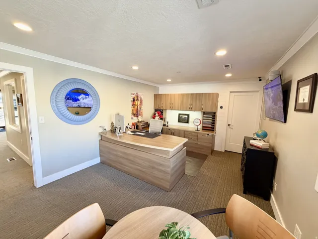 Kitchen with light countertops, a peninsula, dark carpet, crown molding, and recessed lighting