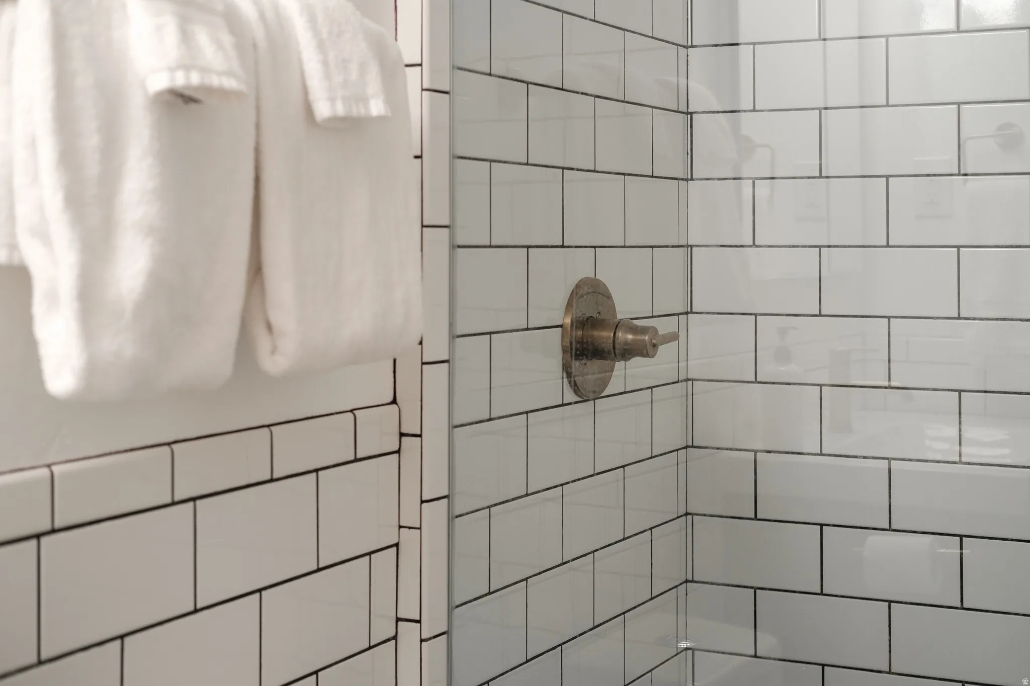 Full bath featuring a tile shower