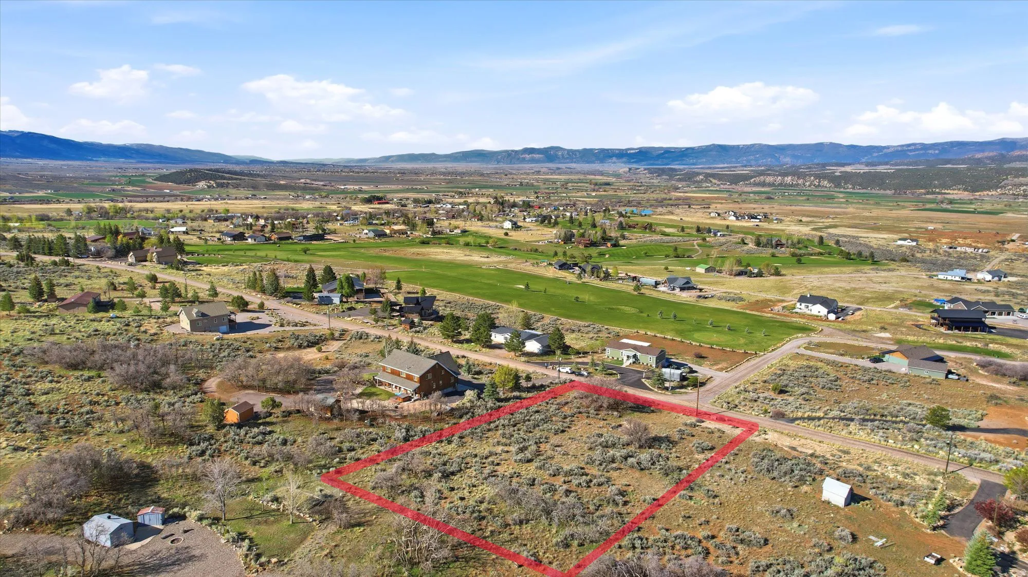Expansive parcel featuring natural high desert landscaping and a clear, defined boundary