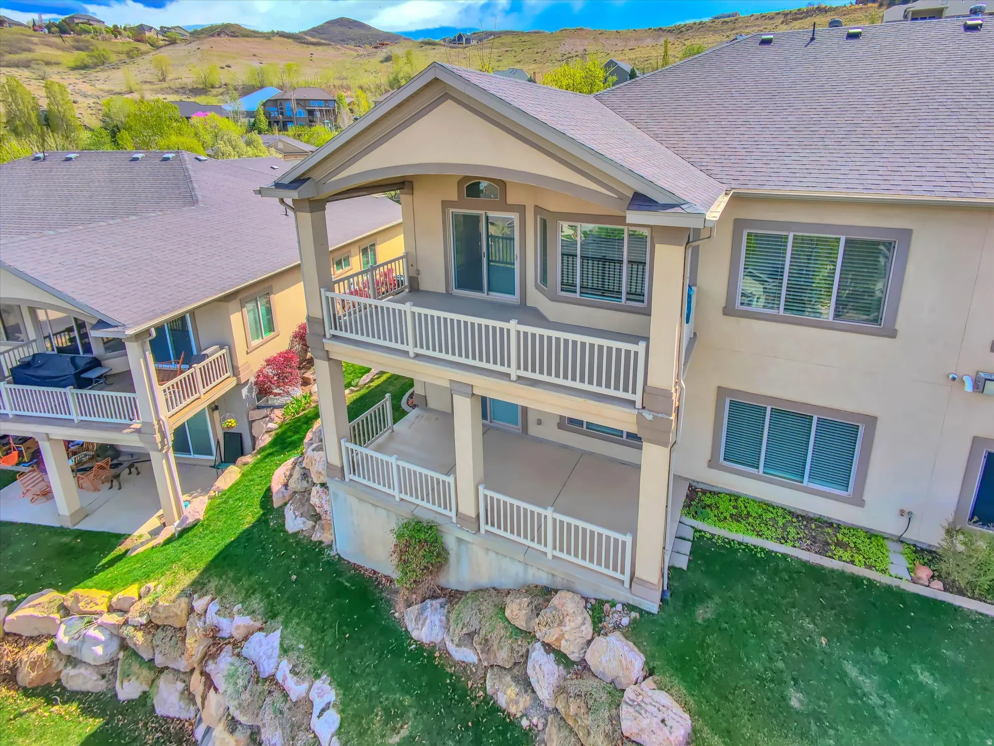 Spacious, Lots of Natural Light, Private LEE's Balcony, Large Patio & EZ Access Walking Trails - You'll Love this Community!