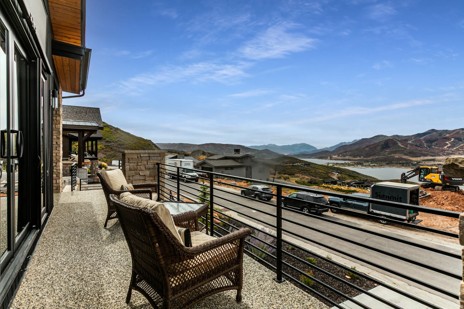 Balcony featuring a mountain view