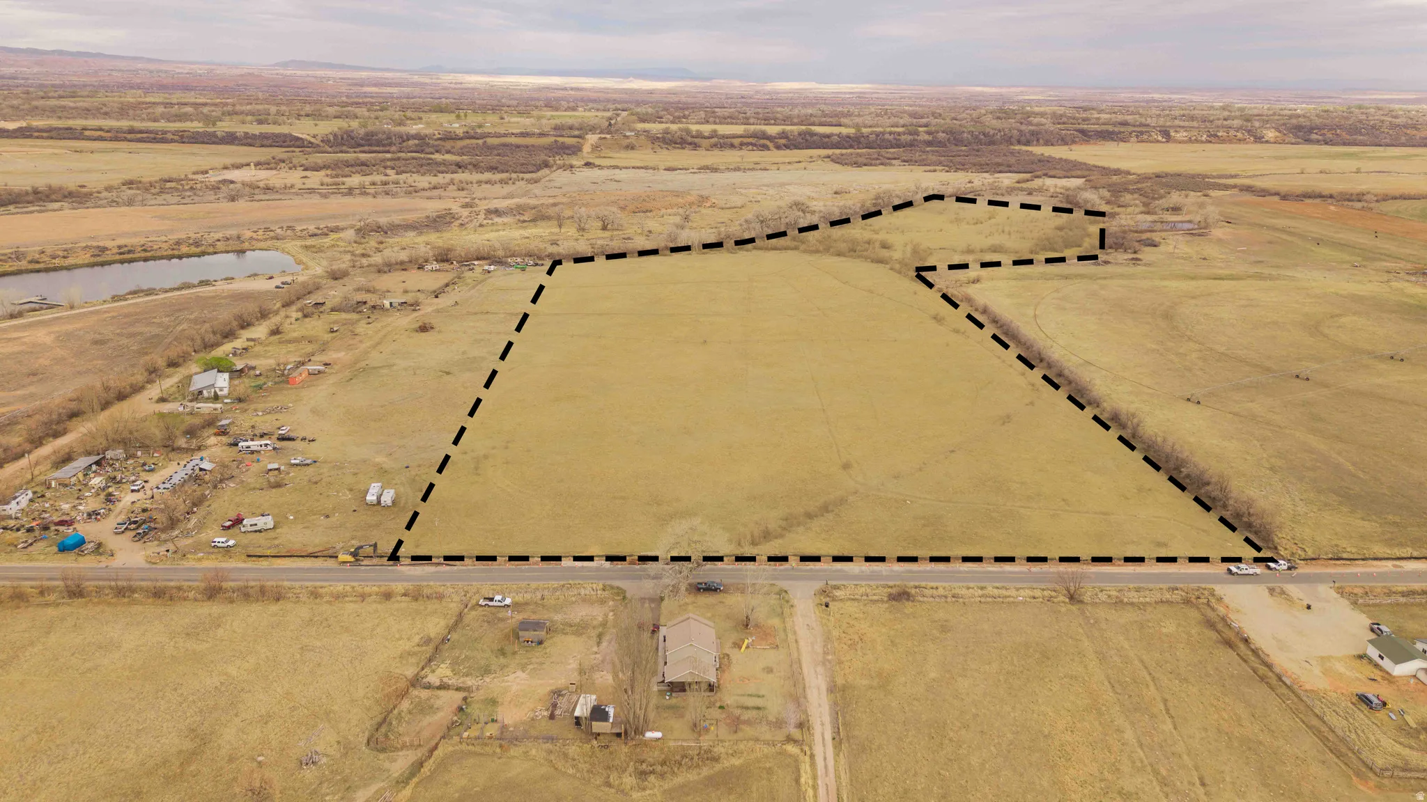 Outline of general property line.