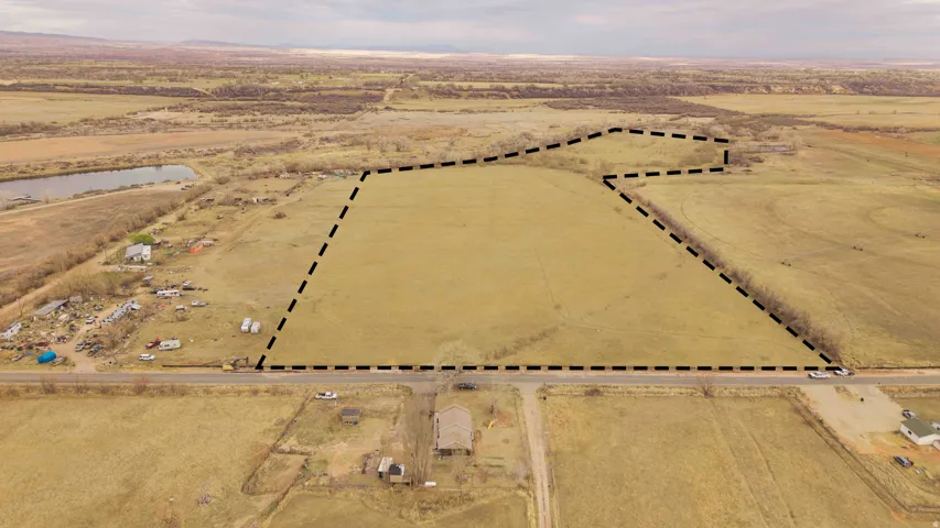 Outline of general property line.