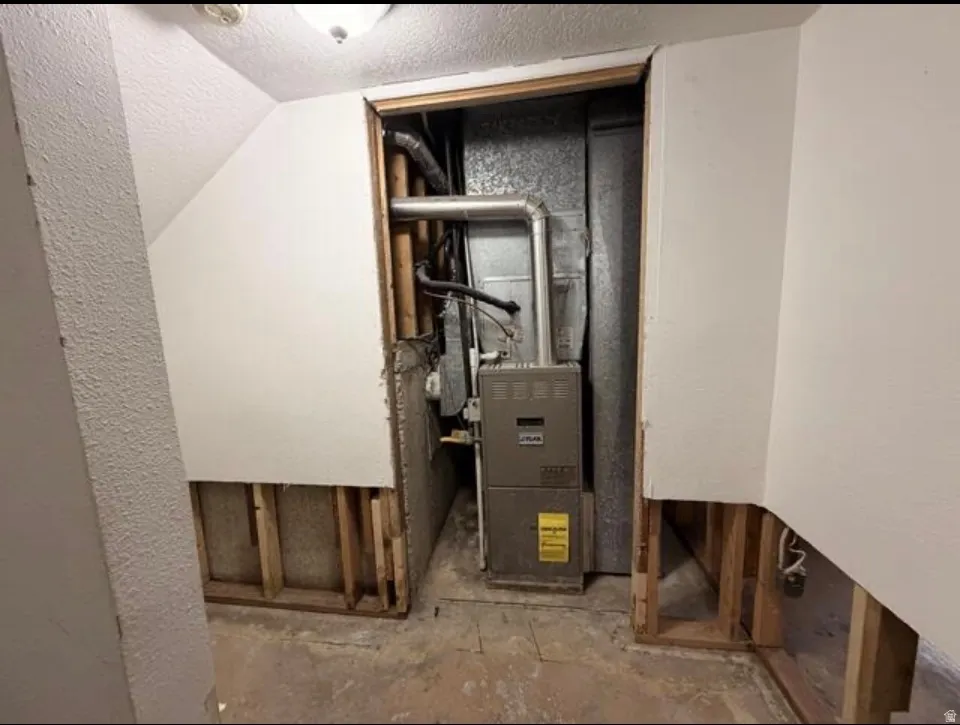 Utility room with heating unit