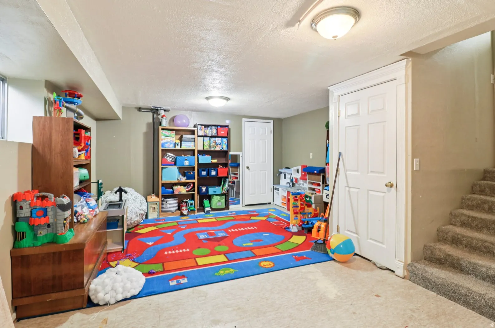 Playroom featuring a textured ceiling and carpet