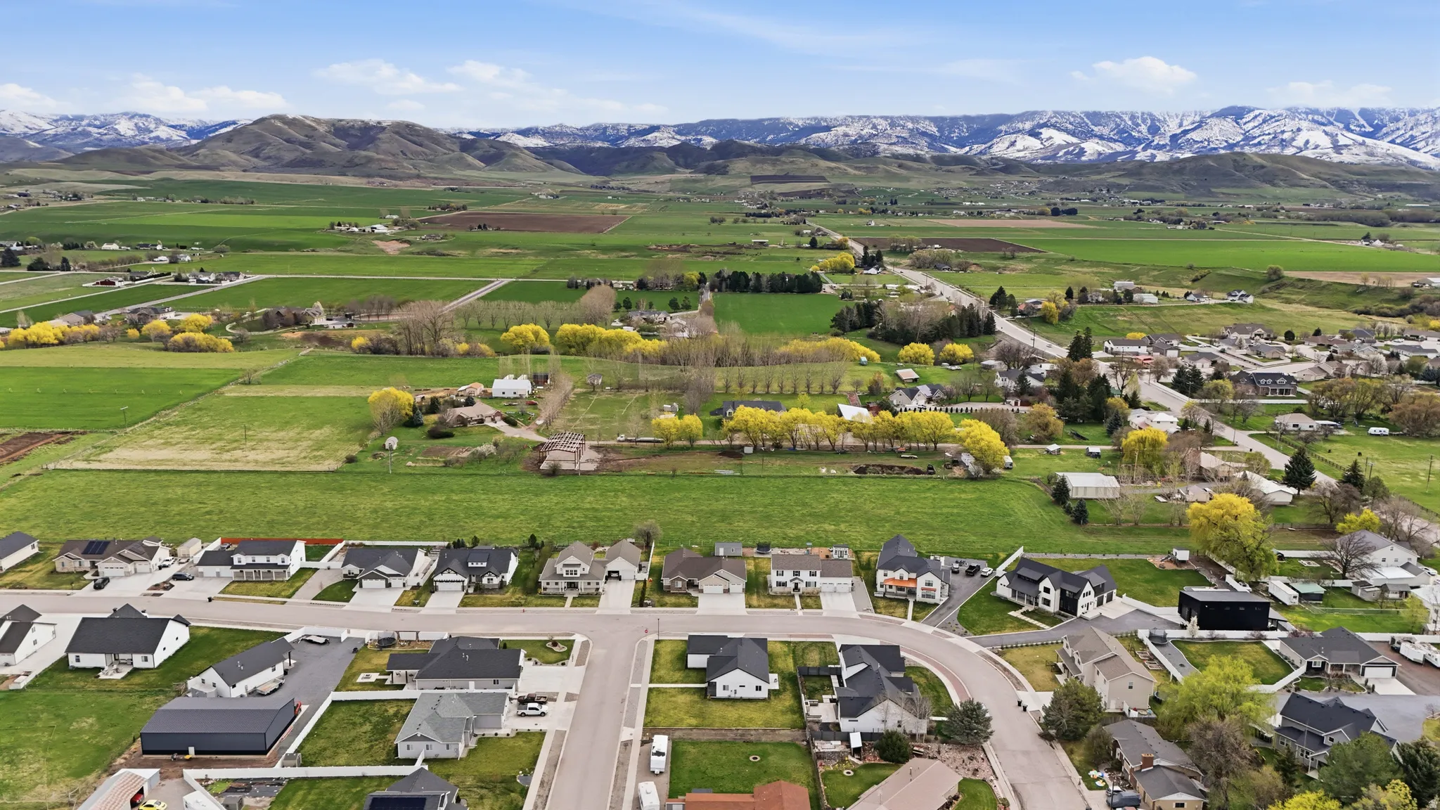 Aerial overview of property's location featuring a mountainous background and nearby suburban area
