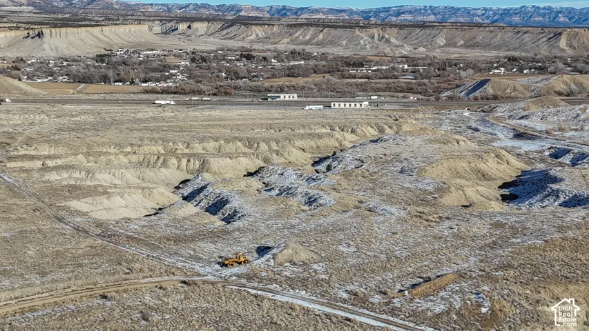 Aerial view of property's location featuring a mountainous background