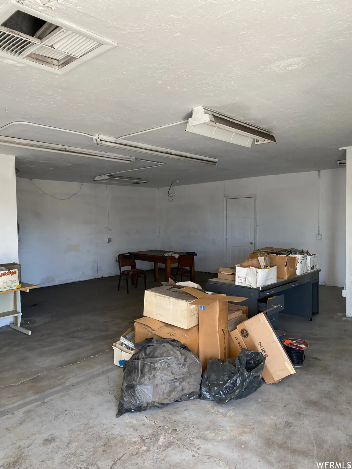 Garage with cooling unit