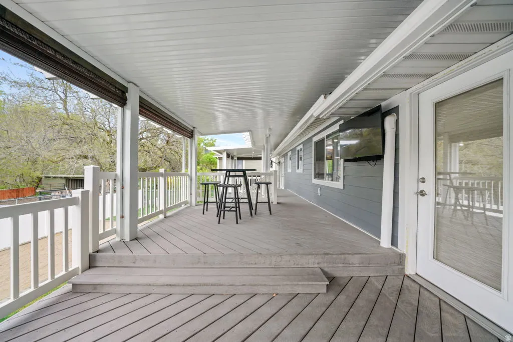 BIG DECK EXSTENDS the full length of the house... now that's a BIG DECK. Seller could leave the TV AGAIN with a good offer. BLIND UP