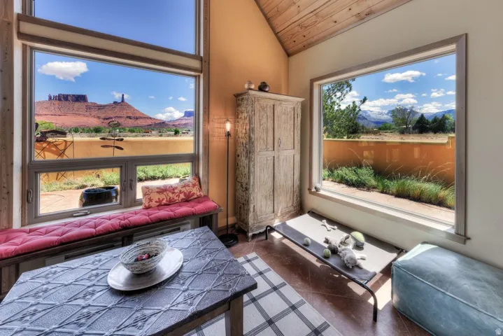 Sunroom / solarium featuring a mountain view and vaulted ceiling