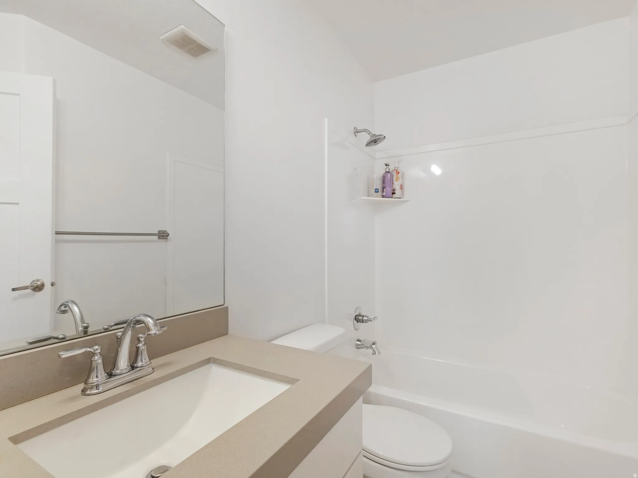 Bathroom with washtub / shower combination and vanity