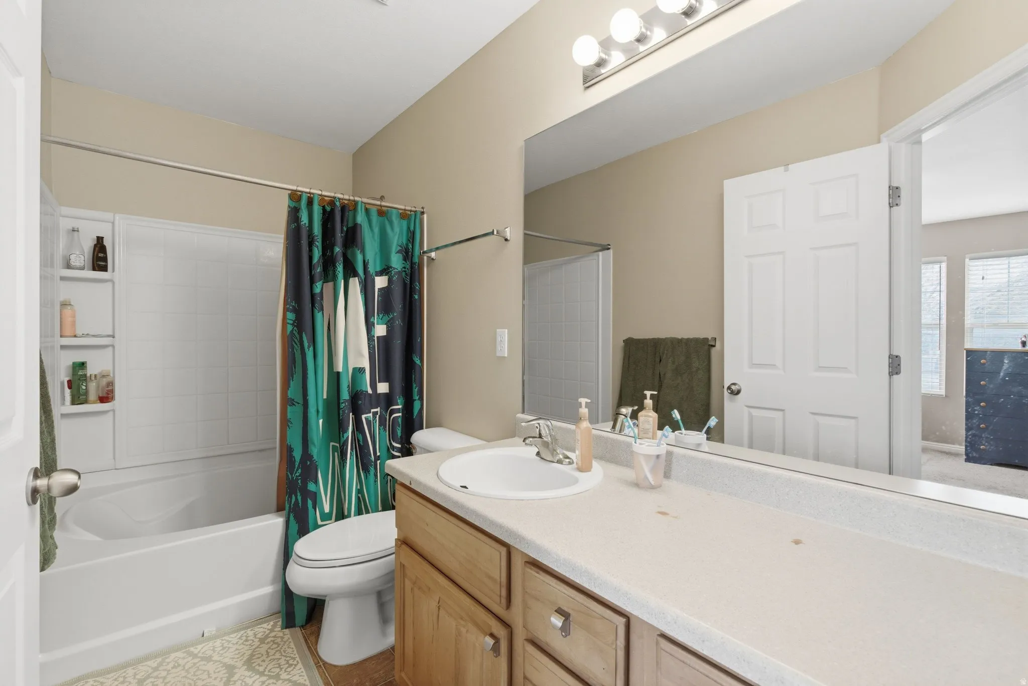 Full bath with vanity and shower / bath combo