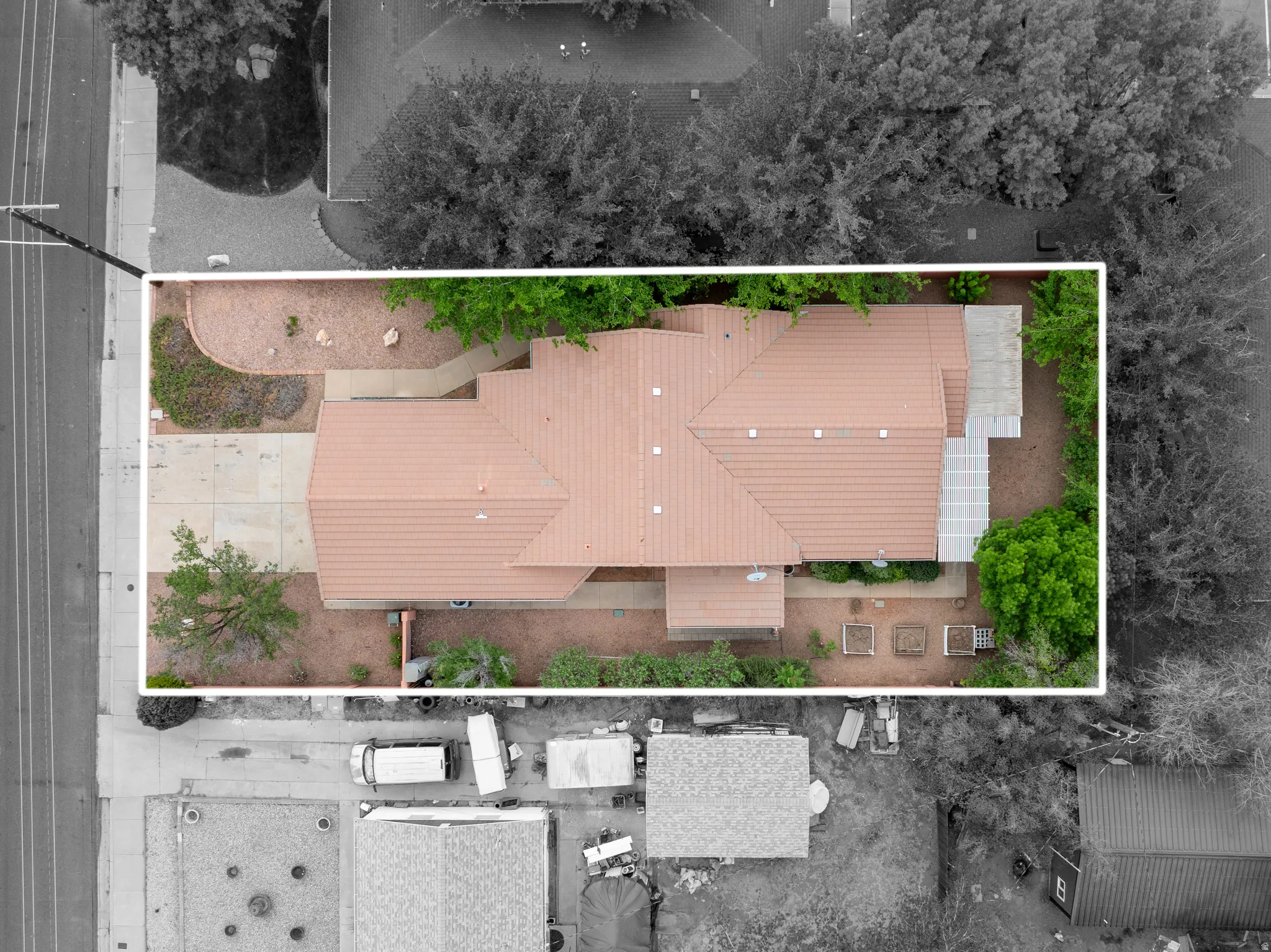 Aerial view of property and surrounding area with property boundaries highlighted