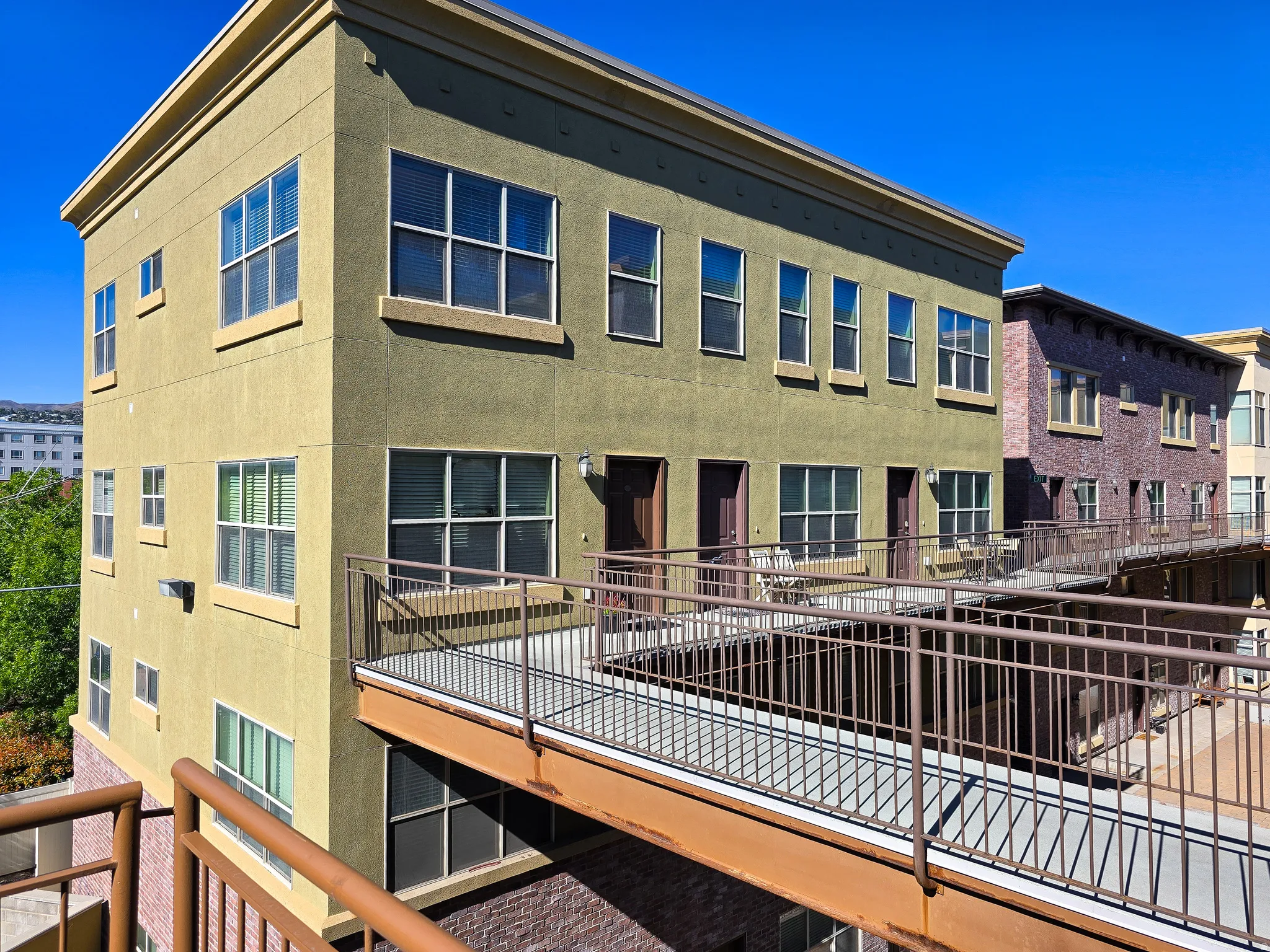 View of apartment building / complex