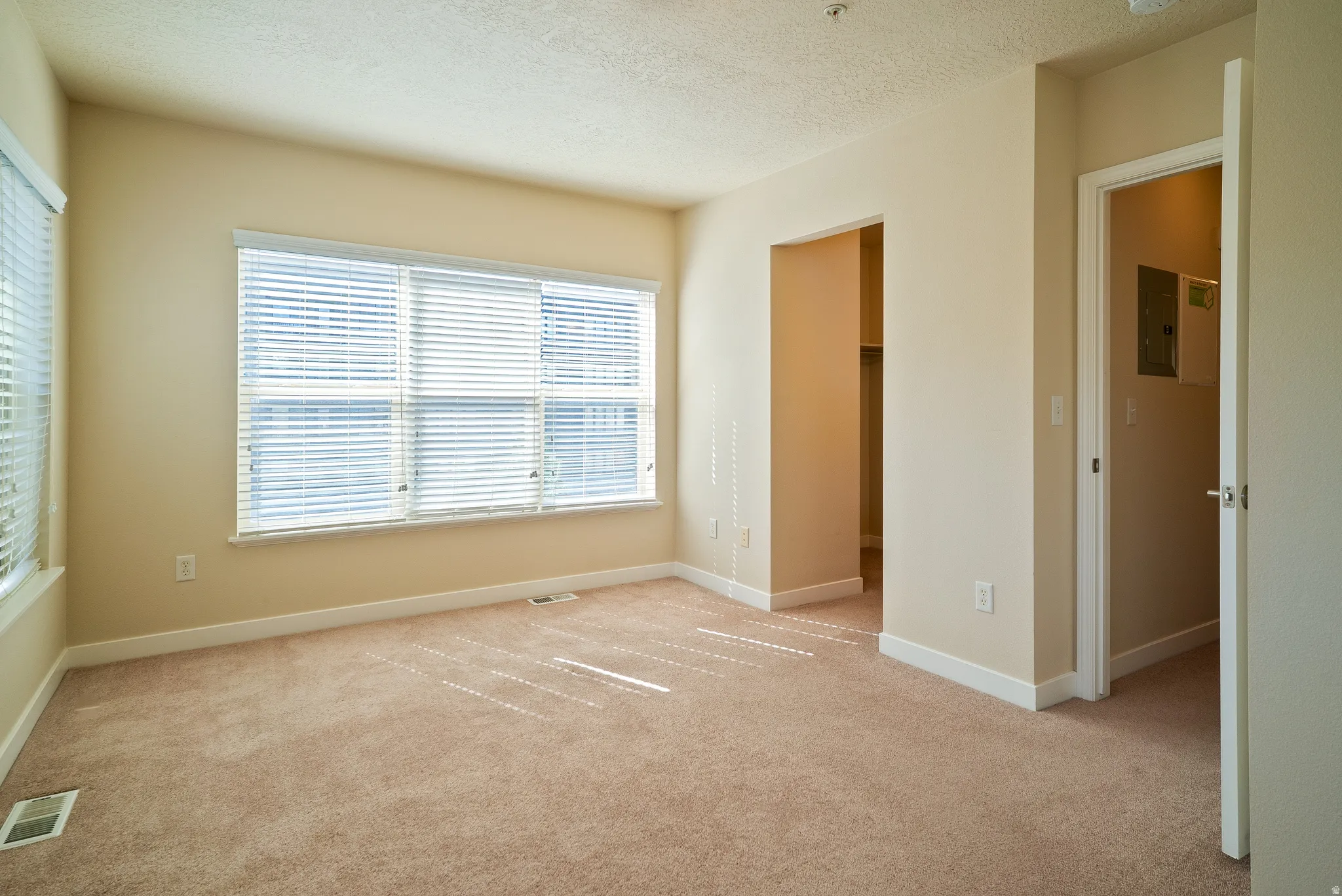 Main bedroom with walk-in closet