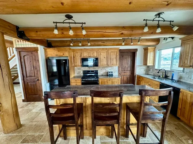 Perfect open kitchen with tons of cabinet space and countertops