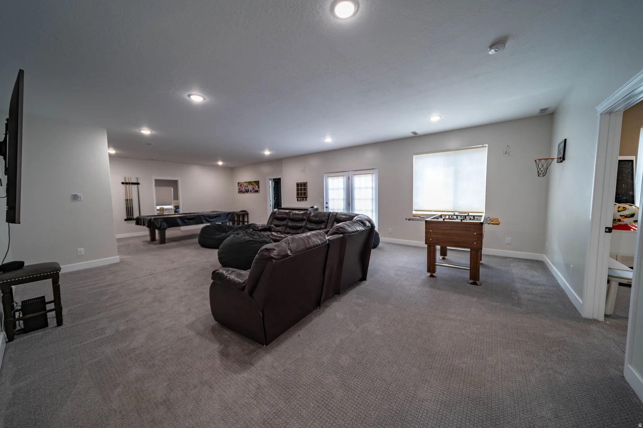 Living room featuring carpet floors and recessed lighting