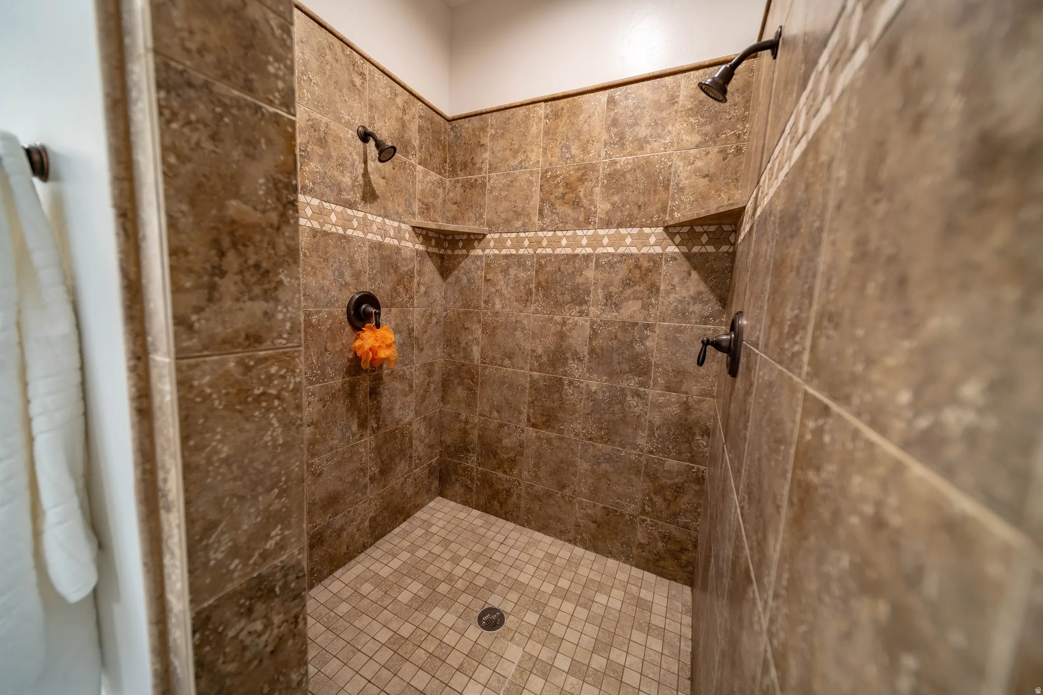 Bathroom featuring a tile shower
