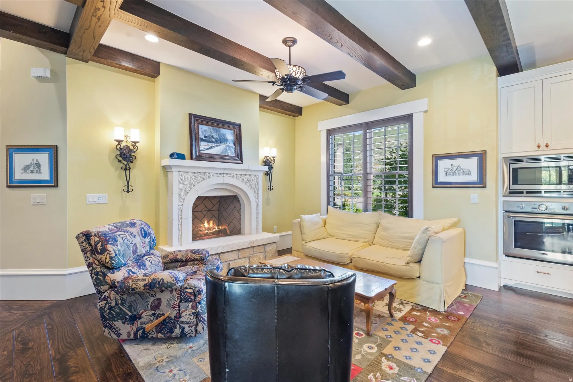 Sitting area off Kitchen
