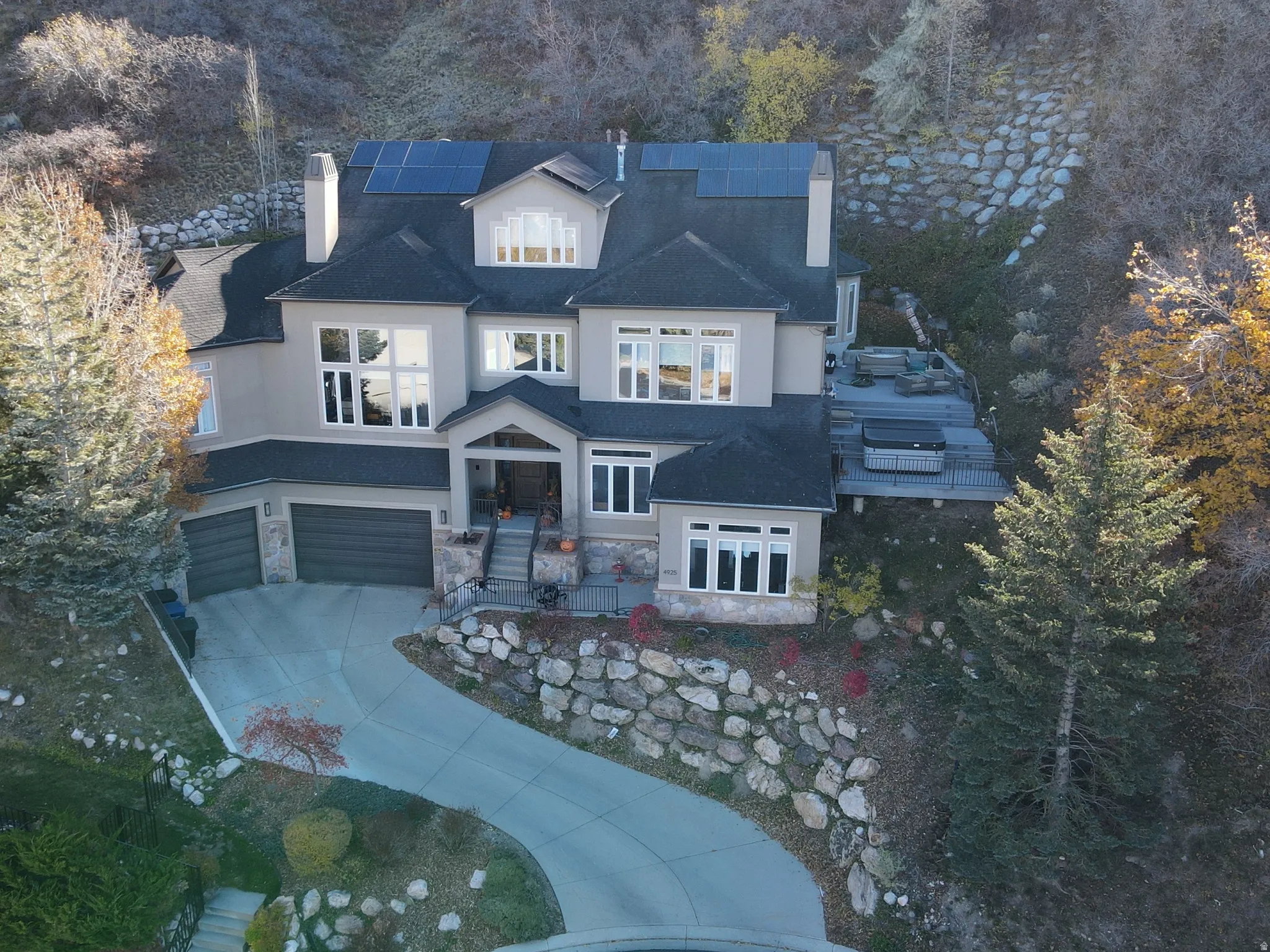 Aerial view of property and surrounding area