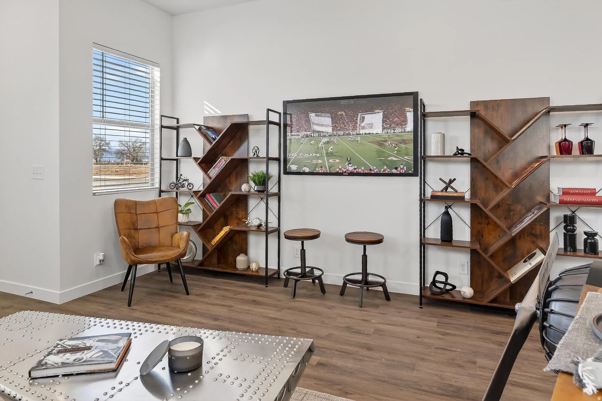 Sitting room with dark wood-style floors