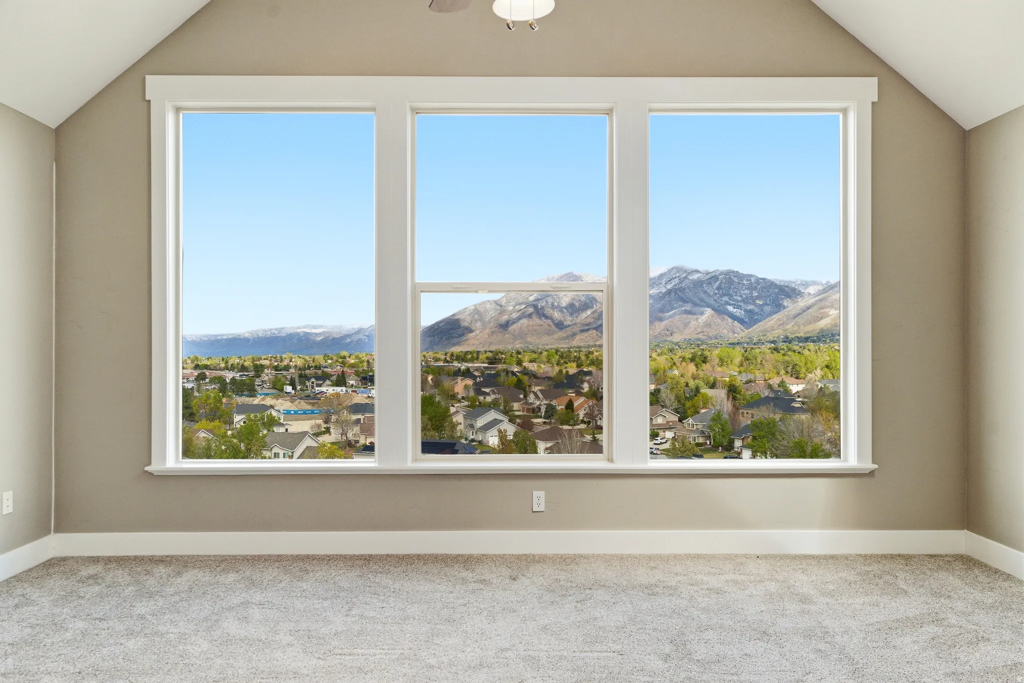 Loft area. Great stop for relaxing or entertaining . Featuring a mountain view, carpet flooring, and a ceiling fan.